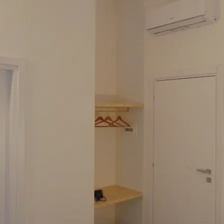 Neapolitan Flat Napoli