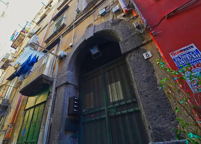 Neapolitan Flat Bed & Breakfast 4*